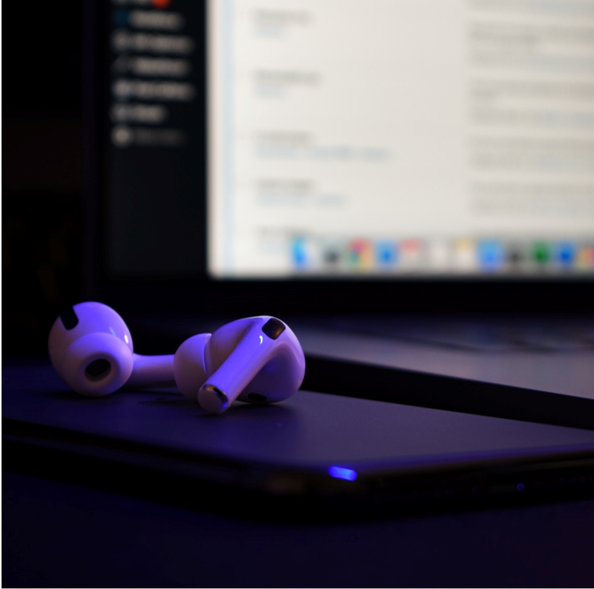 AirPods Pro Wireless Charging Case for iPhone by Yesido (Repacked)