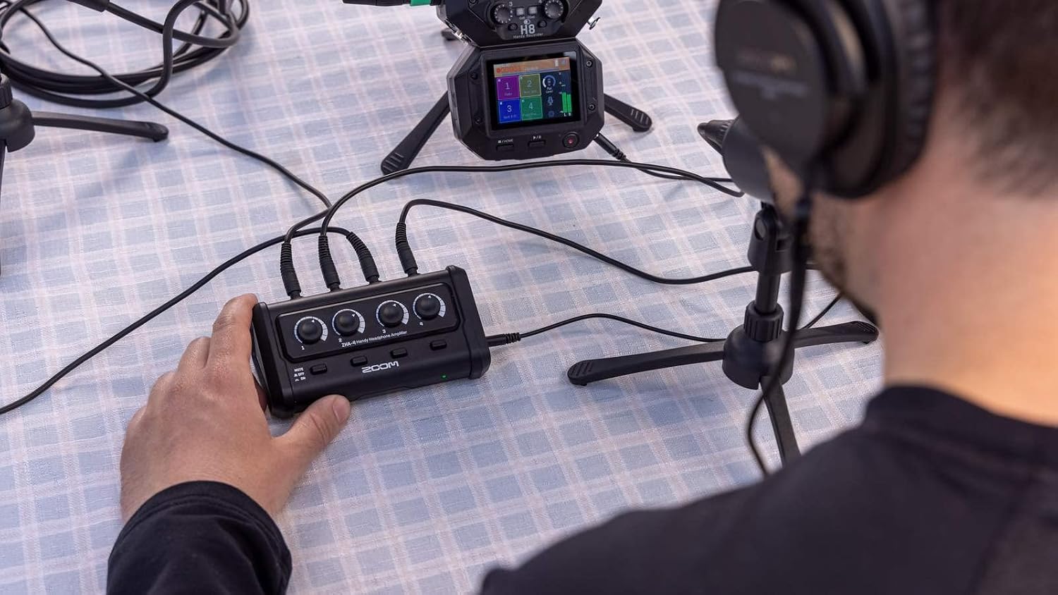 ZOOM ZHA-4 Mobile Headphone Amplifier, 4-Channel 3.5mm Audio Amp